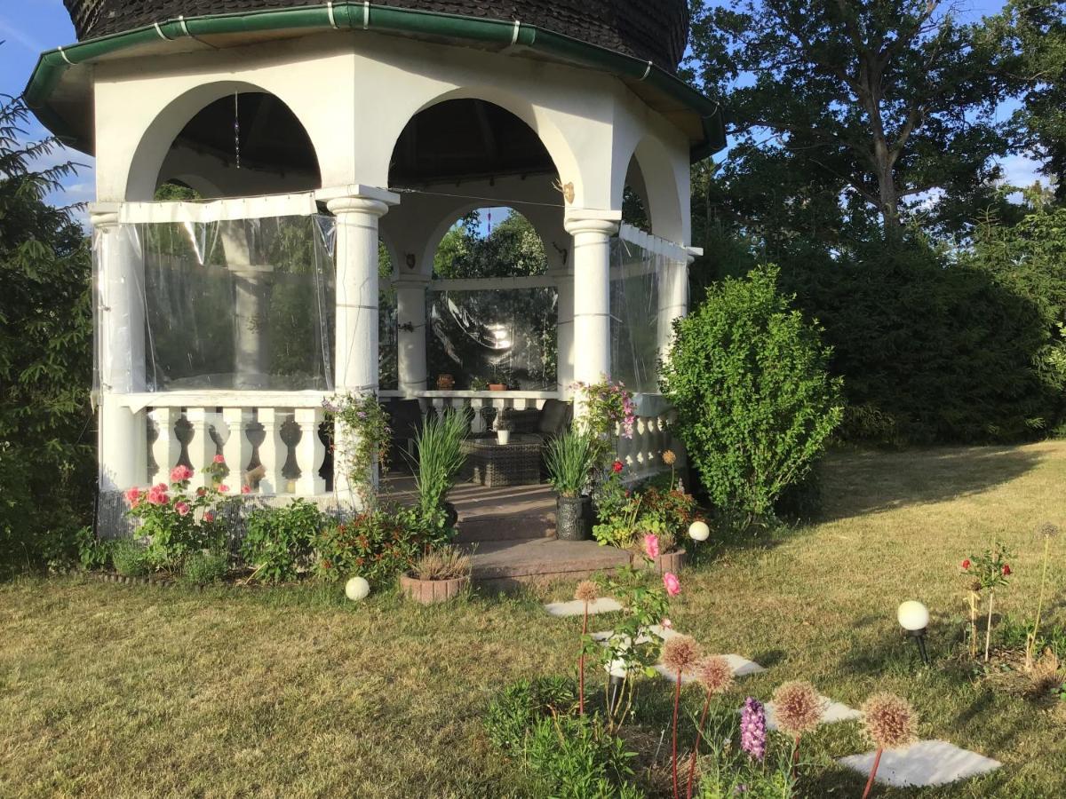 Gutshaus Darsikow Hotel Exterior photo