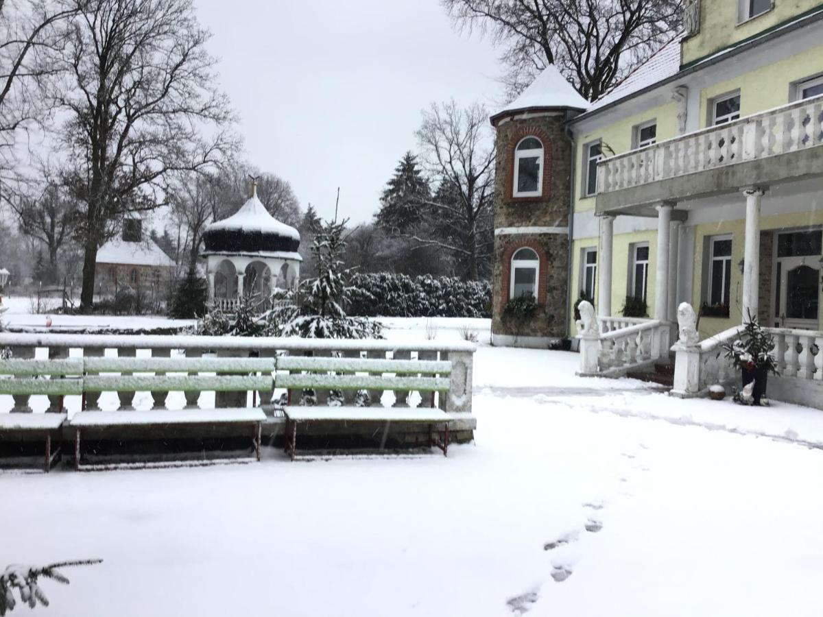 Gutshaus Darsikow Hotel Exterior photo