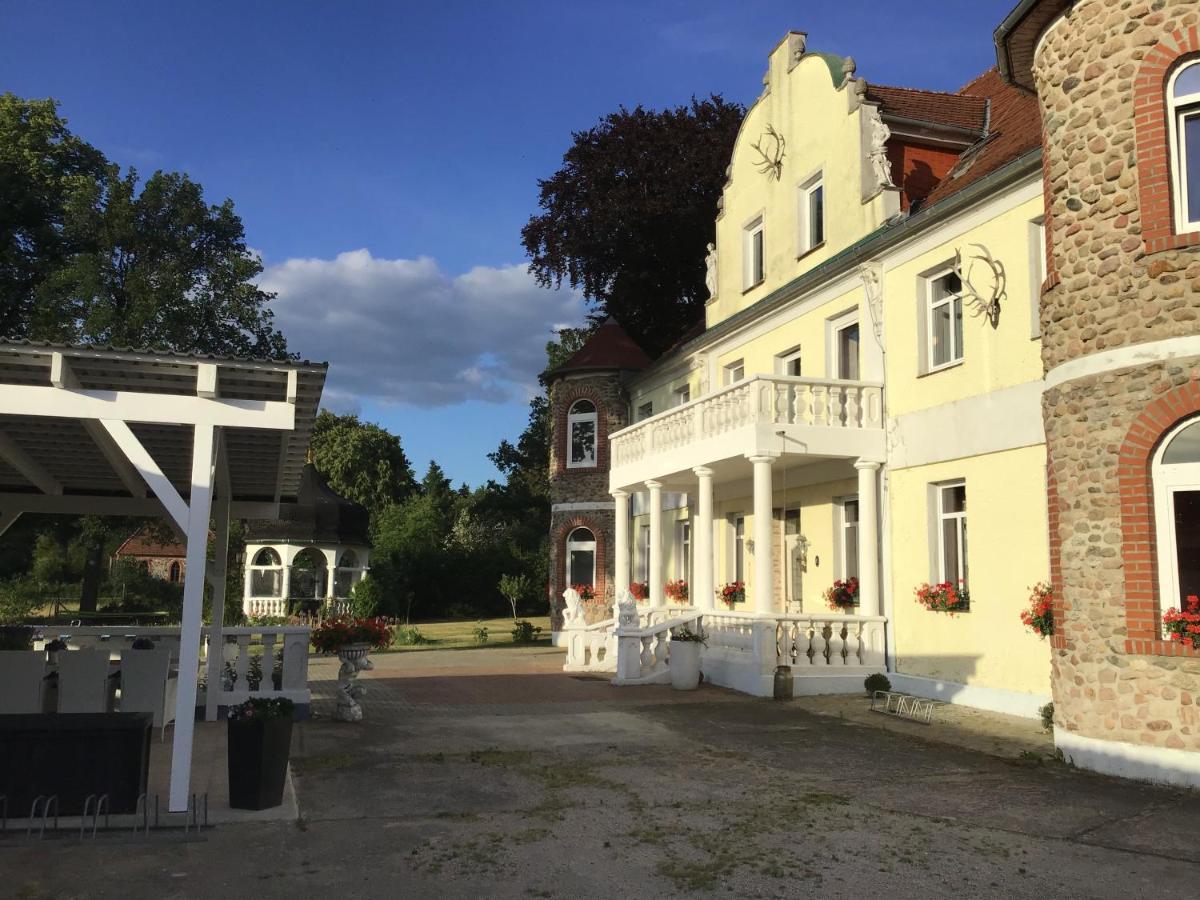 Gutshaus Darsikow Hotel Exterior photo