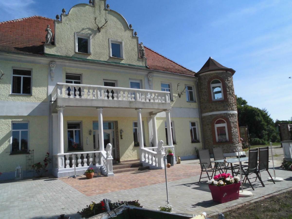 Gutshaus Darsikow Hotel Exterior photo