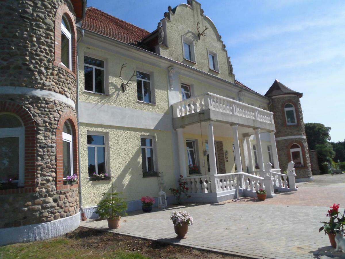 Gutshaus Darsikow Hotel Exterior photo