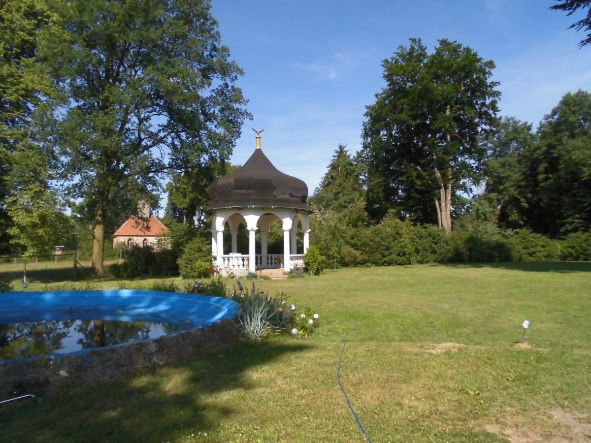Gutshaus Darsikow Hotel Exterior photo