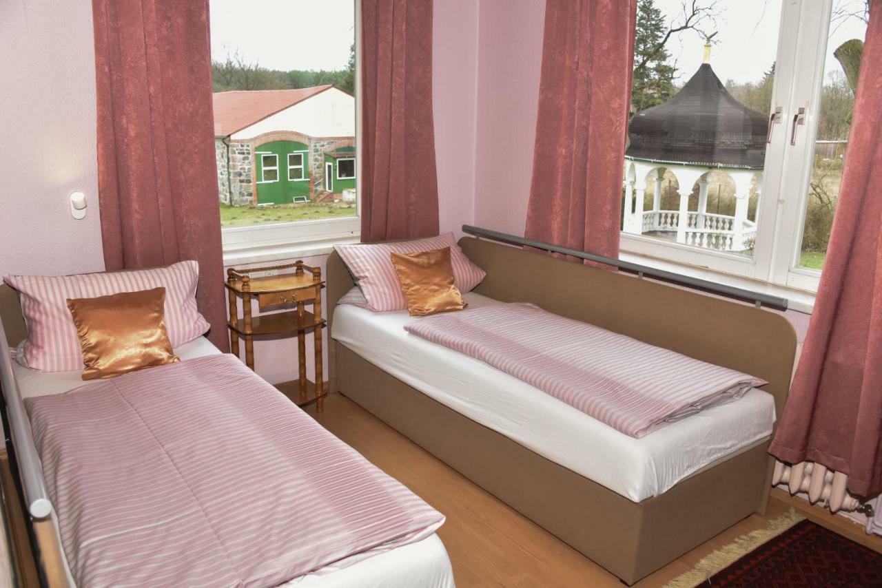 Gutshaus Darsikow Hotel Exterior photo